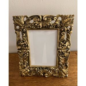 Gold Cast Resin 5x7 Photo Frame